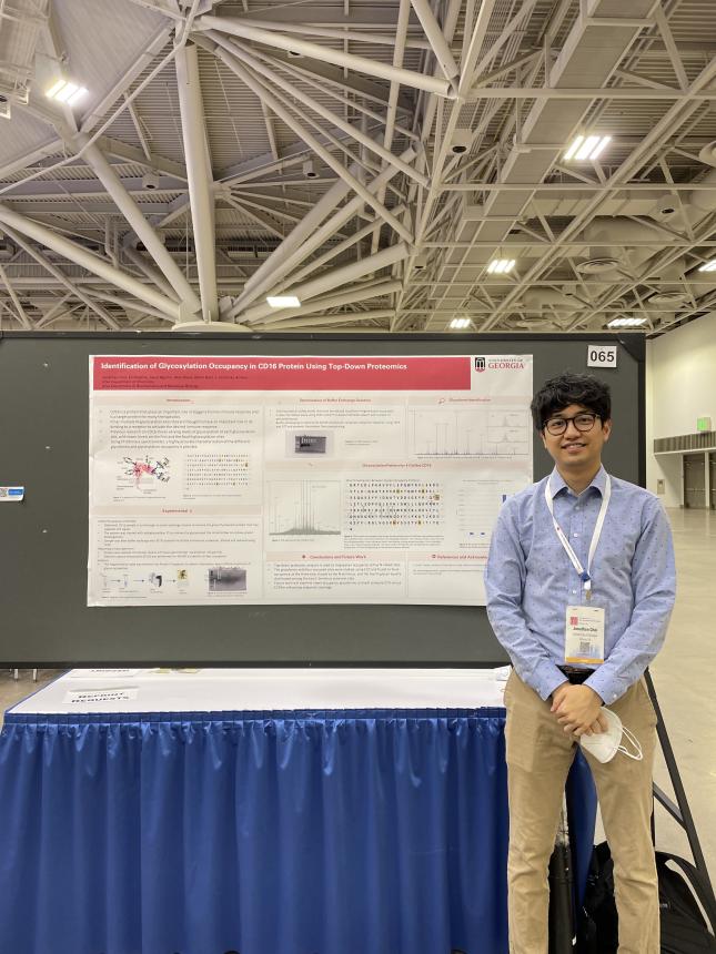 Graduate Student Jonathan Choi presented a poster in Carbohydrates session titled "Identification of Glycosylation Occupancy in CD16 protein using Top-Down proteomics"